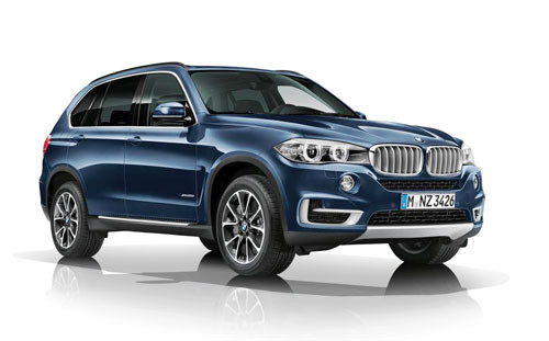 Hãng BMW cũng vừa trình làng phiên bản bọc thép của X5. X5 Security Plus concept có cabin chống đạn làm từ khuôn thép dập khuôn chất lượng cao và thép tấm, giúp bảo vệ 4 người trước các cuộc tấn công từ súng AK-47. Xe trang bị hệ dẫn động 4 bánh và động cơ V8 tăng áp kép cho công suất 442 mã lực.