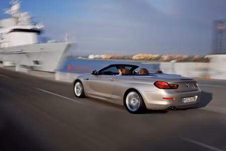 Tại Việt Nam, mẫu BMW Series 6 Convertible có giá 4,099 tỷ đồng (tương đương khoảng 195.000 USD). Giá này cao hơn phiên bản cũ khoảng 200 triệu đồng và mẫu xe này có giá bán cao nhất tại Việt Nam, chỉ đứng sau các mẫu xe dòng 7-series (có giá bán từ 4,288 tỷ đồng đến 6,7 tỷ đồng).