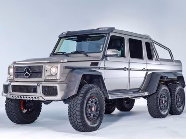 Mercedes G63 AMG là chiếc xe bọc thép có khả năng chống lại sự xuyên phá của đạn AK-47, M-16 hay súng trường sử dụng đạn 7,62x63 mm. Chiếc xe trang bị động cơ twin-turbo V8 dung tích 5,5 lít, có khả năng sản sinh công suất lên đến 544 mã lực. Khách hàng sẽ phải bỏ ra số tiền lên đến 1,335 triệu USD để sở hữu chiếc xe này.