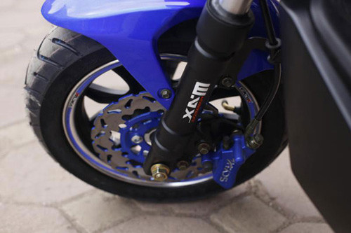 Hệ thống phanh đĩa/cơ trước và sau an toàn và đạt tính thẩm mỹ cao.