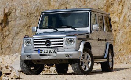 Đã từ lâu, Mercedes-Benz G550 là sự lựa chọn cho những người đàn ông đứng tuổi và có vai vế trong xã hội. Đây là mẫu xe sở hữu hình thức đậm tính nhà binh. Ngoại hình xe cao lớn, thô ráp đến từng chi tiết, bản lề của lộ, kính chắn gió phẳng và vuông vức.