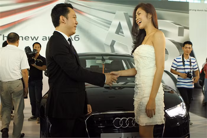 Hiện tại, "ngọc nữ" đang đi chiếc Audi A6 phiên bản 2011. Đây là chiếc xe được cô mua nhân dịp Audi tung phiên bản A6 mới tại thị trường Việt Nam.