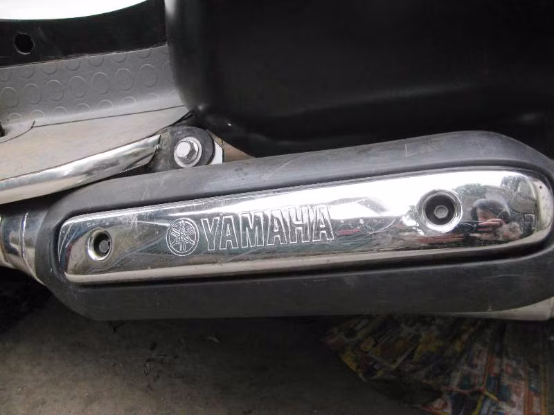 Pô xe được lấy từ xe máy cũ hiệu Yamaha.