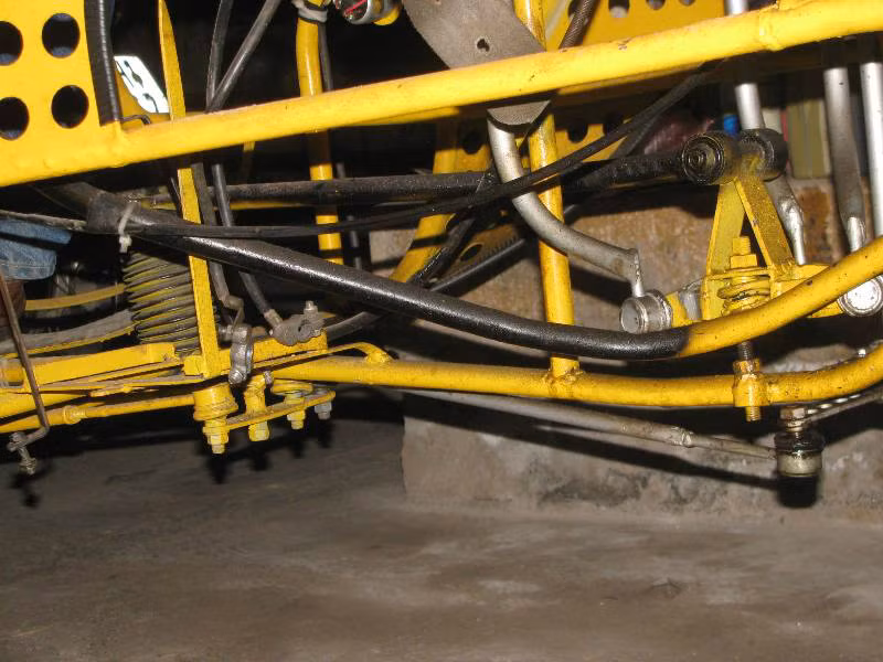 Bộ khung của máy bay được làm bằng vật liệu thép siêu nhẹ với các mối hàn thủ công nhưng rất chắc chắn.