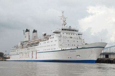 Trong danh sách này phải kể đến con tàu Jupiter mang quốc tịch Campuchia, thuộc tập đoàn Royal Group (Hong Kong). Tàu Jupiter được đưa đến Việt Nam để khai thác tuyến du lịch Phú Quốc - Shihanouk Ville và dự kiến phục vụ du khách vào cuối năm 2008. Tuy nhiên, không hiểu vì lý do gì, tàu này phải đến neo đậu tại vùng biển Vạn Ninh (Khánh Hòa) từ tháng 6/2010 và nằm lỳ ở đó cho đến nay.