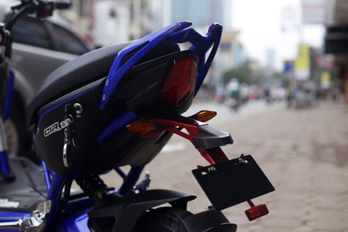 Đuôi xe vuốt nhọn rất khỏe khoắn, mạnh mẽ và khác biệt.