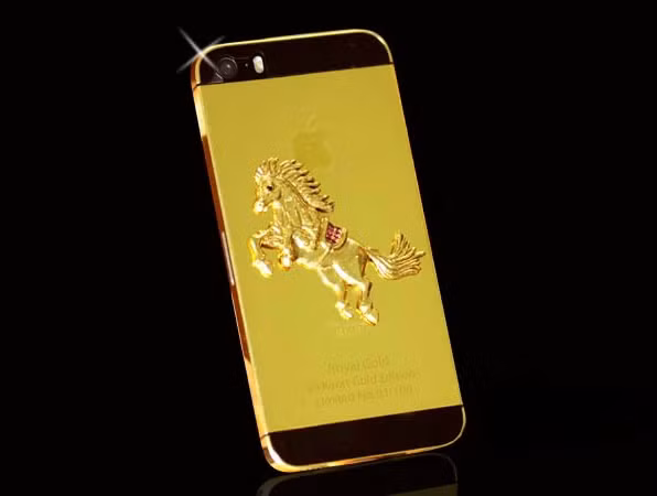 Điện thoại iPhone 5s đúc ngựa vàng nguyên khối của công ty VinaTAB.
