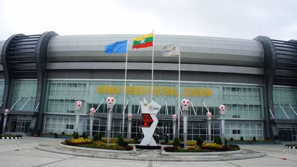 Sân vận động Wunna Theik nằm trong khu liên hợp thể thao quốc gia Nay Pyi Taw, là sân vận động chính và sẽ tổ chức lễ khai mạc lẫn bế mạc Sea Games 27 của nước chủ nhà Myanmar.