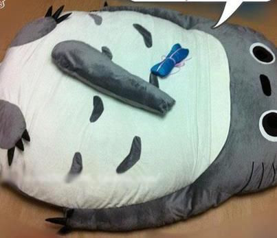 Nhiều sản phẩm giường thú bông được quảng cáo có ruột bằng bông cao cấp, không phải hạt xốp nên nằm rất êm. Mùa thu và mùa hè nằm mát mẻ còn mùa đông thì nằm rất ấm. Có giường còn có thể tháo rời phần đuôi thú để làm gối ôm rất tiện dụng.