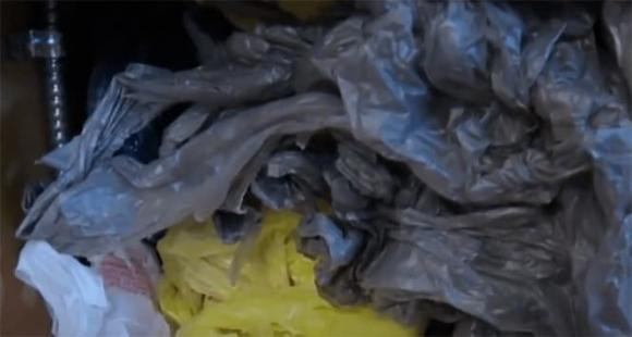 Cho tui nilon dung rau cu vao tu lanh tuong duong voi tu tu va ung thu?-Hinh-6