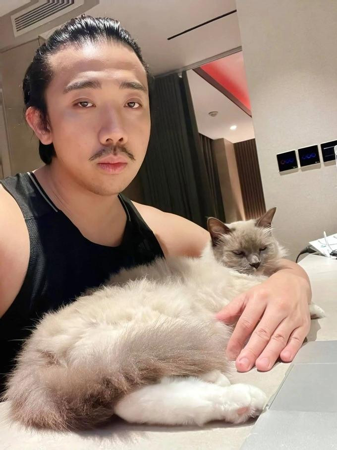 Nhung lan Tran Thanh 'nuoi toc, de rau', thay doi dien mao-Hinh-6