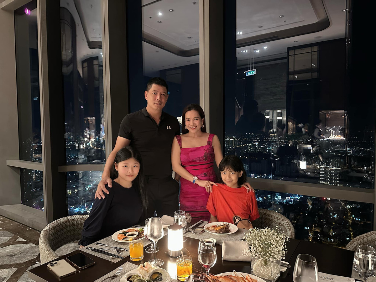 Sieu mau Binh Minh chia se ve con gai 13 tuoi cao 1m74