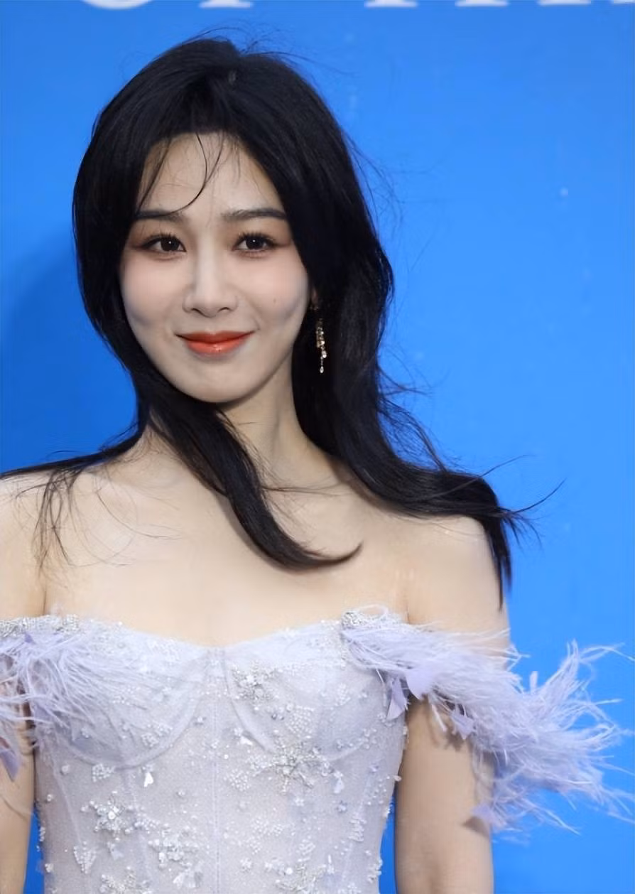 Thoi trang tham hoa cua Duong Tu