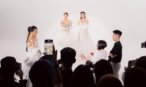 Khan gia phat chan voi chieu tro lo, cu mem cua game show Viet