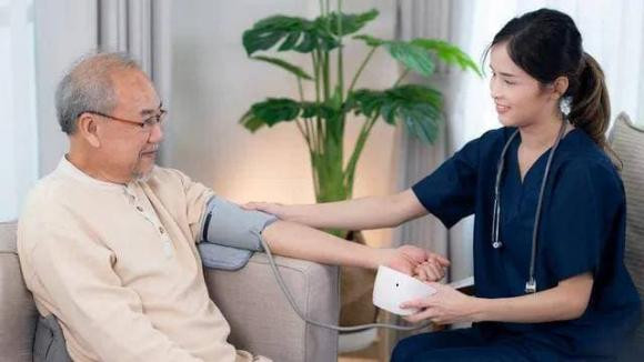 Khong co bon benh nay o tuoi 50, anh ta co the song tho