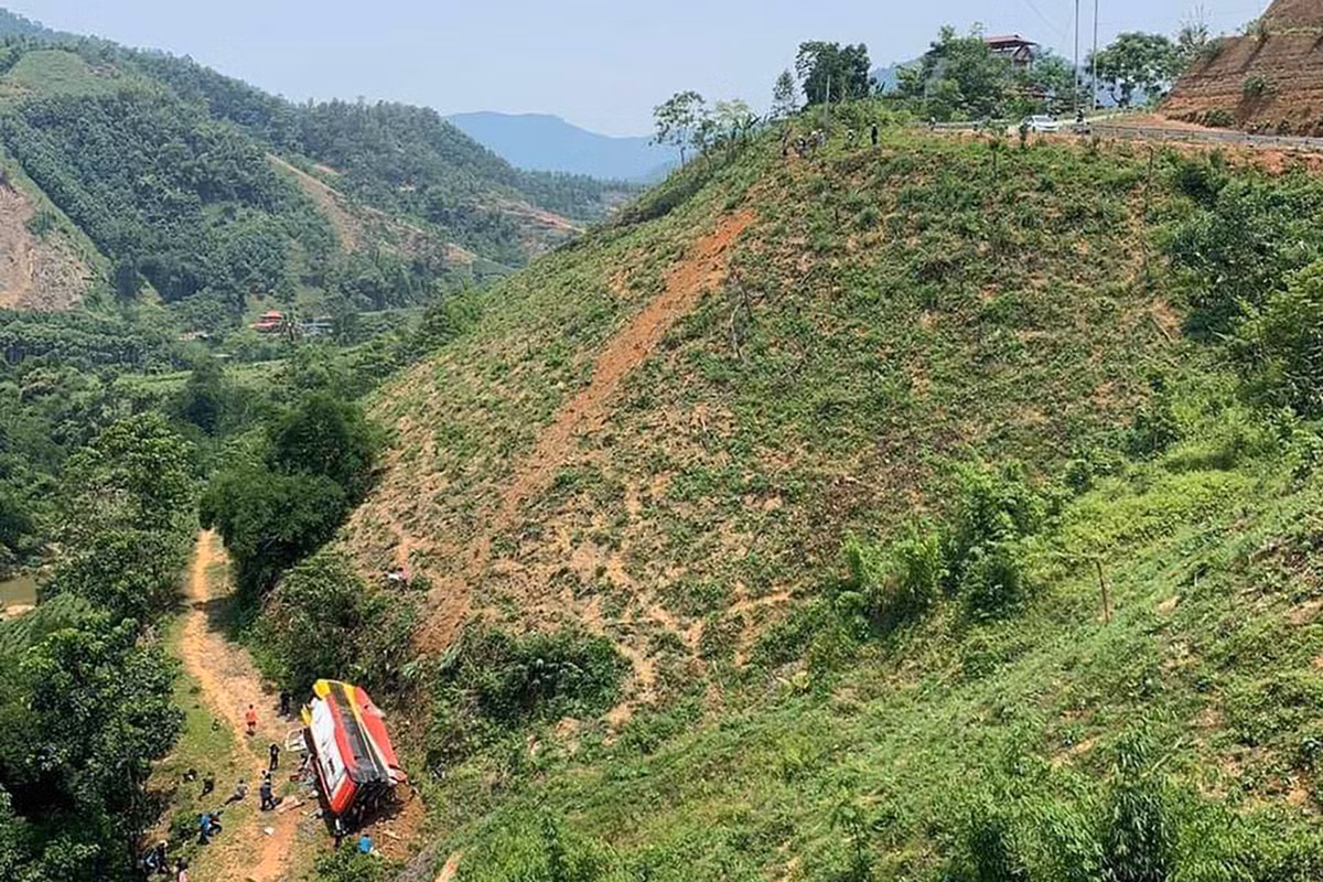 O to cho hon 30 khach du lich lao xuong vuc o Phu Tho