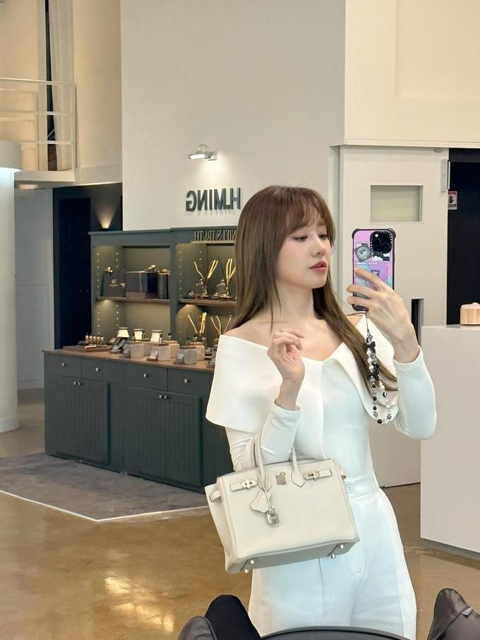 Hari Won tuoi 38: Vuot qua benh, lam 'tay hom chia khoa' cho Tran Thanh-Hinh-11