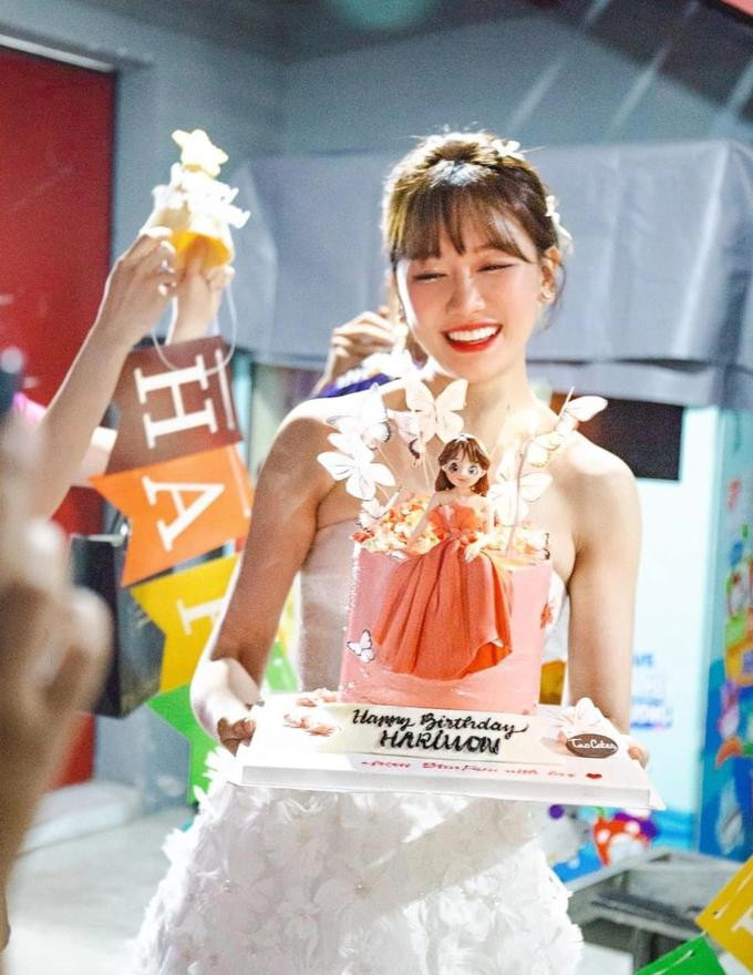 Hari Won tuoi 38: Vuot qua benh, lam 'tay hom chia khoa' cho Tran Thanh