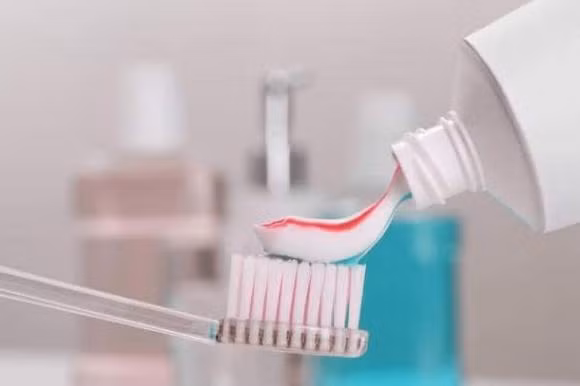 Boi kem danh rang vao long ban chan, cong dung khong ngo-Hinh-2