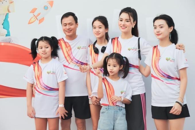 2 sao nu xung dang huong giau sang trong can ho bac ty-Hinh-2