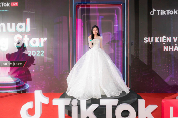 Bang Bang Son Nu ben duyen tro thanh TikToker live noi tieng-Hinh-4