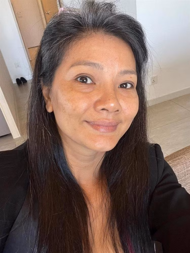 Kiều Trinh khoe vẻ đẹp mộc mạc cùng mái tóc màu muối tiêu tự nhiên.