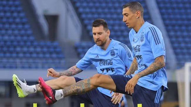 Bao Indonesia mong Messi doi y