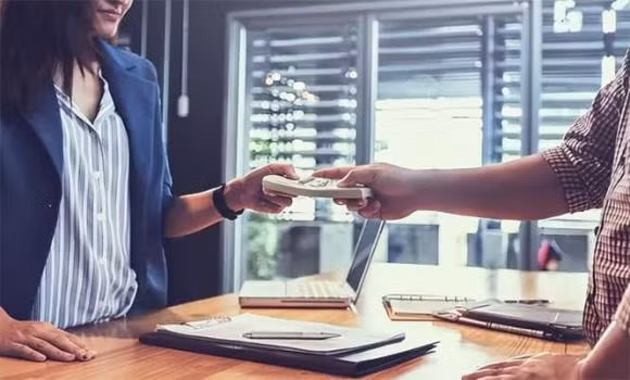 Khi den tuoi trung nien, hay tranh xa 3 kieu nguoi nay xung quanh ban