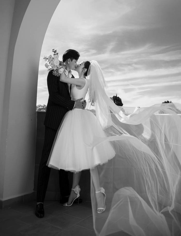 Minh Hằng phản ứng sao khi bị nói liên tục giấu hình ảnh chồng? - Hình 2 Minh Hang phan ung sao khi bi noi lien tuc giau hinh anh chong?-Hinh-2