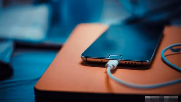 Su dung sac pin dien thoai the nao de khong lam hong va tang tuoi?-Hinh-6