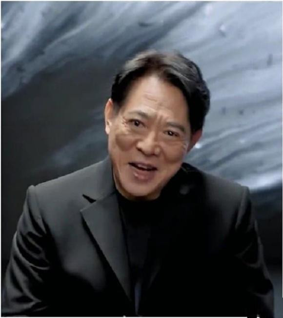 Ly Lien Kiet gay soc voi dien mao gia nua kho nhan ra-Hinh-2