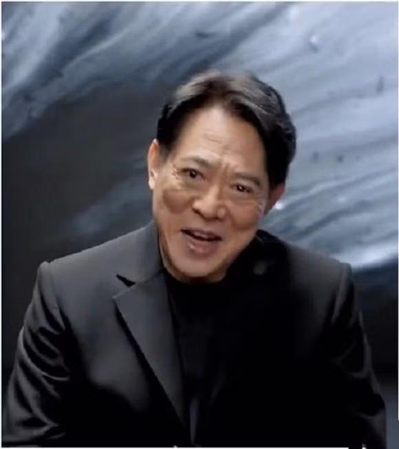 Ly Lien Kiet gay soc voi dien mao gia nua kho nhan ra-Hinh-2