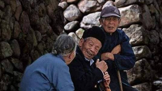 Cau “Nam tu han khong toc thi quy nhu vang