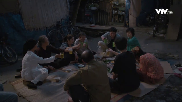 “Cuoc doi van dep sao” tranh cai khi Dien “xin con so” trong dam tang