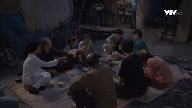 “Cuoc doi van dep sao” tranh cai khi Dien “xin con so” trong dam tang