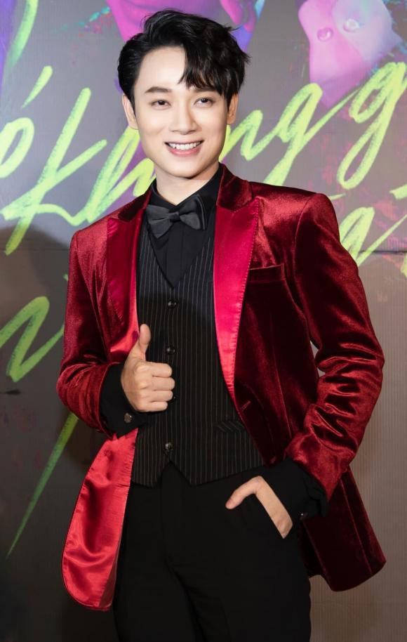 Nhung tinh huong 'kho do' khi dua mic cho fan hat cung cua sao Viet-Hinh-7