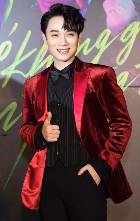 Nhung tinh huong 'kho do' khi dua mic cho fan hat cung cua sao Viet-Hinh-7