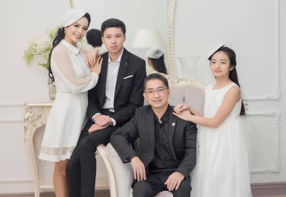 Cuu mau Thuy Hang khoe con trai 'day thi thanh cong' o tuoi 20