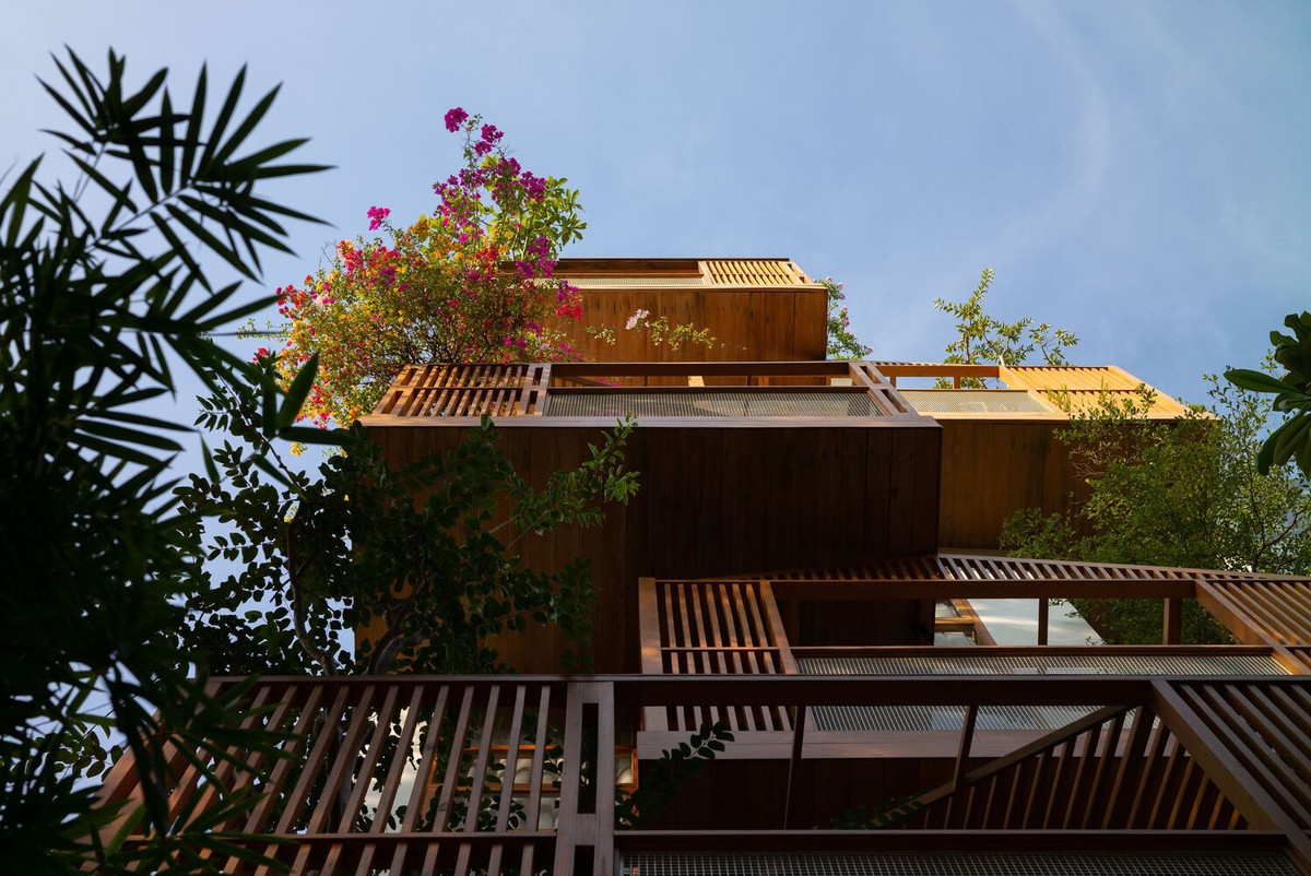 Nha ong luon thoang mat nho lam san vuon tren mai-Hinh-3