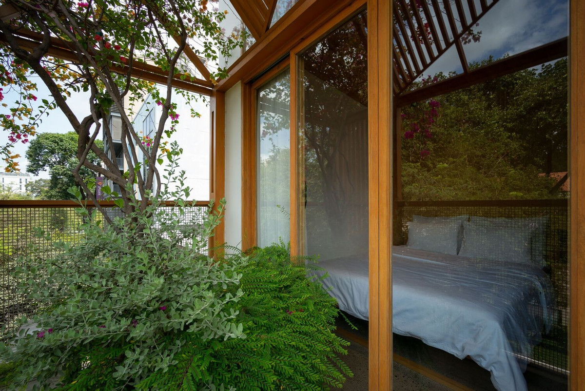 Nha ong luon thoang mat nho lam san vuon tren mai-Hinh-12