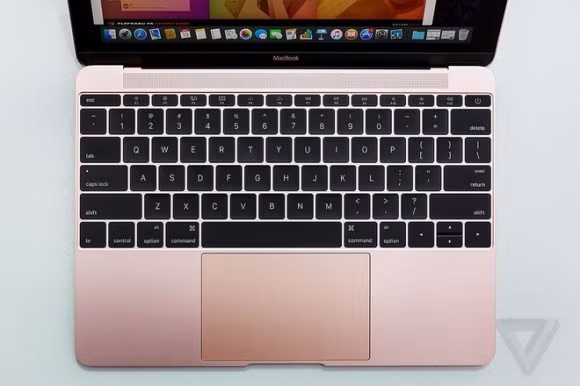 Dù hành trình phím ngắn nhưng Laptop mới của Apple mới vẫn gia tằng cảm giác gõ phím tốt hơn nhờ bàn phím sử dụng cấu trúc cánh bướ độc đáo.