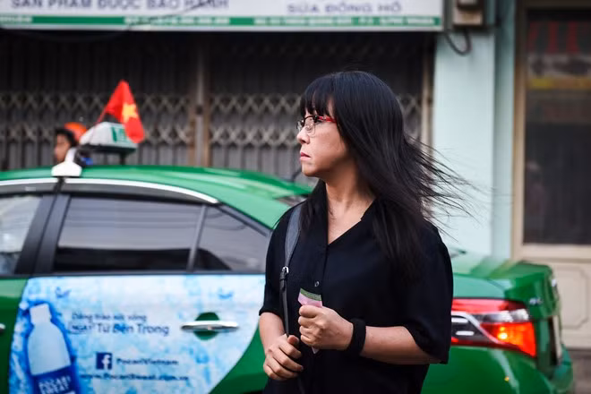 Ca sĩ Ánh Tuyết đã túc trực bên linh cữu nhạc sĩ Nguyễn Ánh 9 những ngày qua.