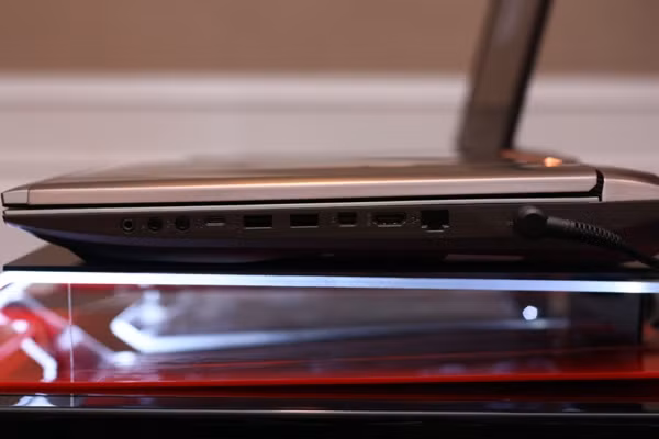 Ngoài ra là vô số cổng khác nhằm hỗ trợ tối đa cho người dùng thích giải trí, trong đó có cả cổng USB Type C.