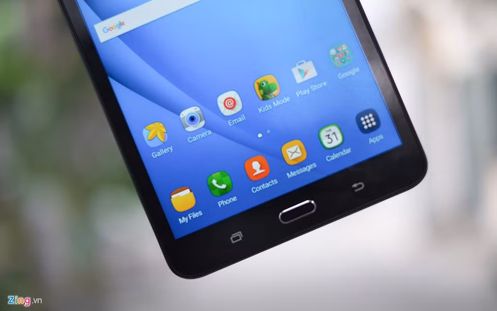 Samsung Galaxy Tab A6 chạy hệ điều hành Android 5.1, dùng chip lõi tứ, xung nhịp 1,5 GHz, RAM 1,5 GB, bộ nhớ trong 8 GB, pin 4.000 mAh. Đặc biệt, máy hỗ trợ thẻ nhớ ngoài lên tới 200 GB.