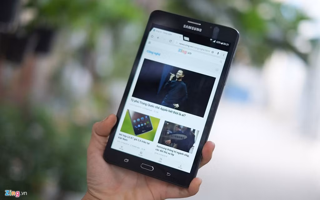 Điểm cộng trên Samsung Galaxy Tab A6 là chất lượng hiển thị sắc nét ngay trong điều kiện ánh sáng ngoài trời, pin có thời lượng sử dụng lâu. Máy gọn và có thể dễ dàng sử dụng bằng 1 tay. Với những nhu cầu giải trí cơ bản thì Samsung Galaxy Tab A bản 2016 đáp ứng đầy đủ các nhu cầu của người dùng.