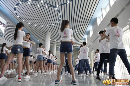 Sot xinh xich xem thieu nu goi cam luyen Vinh Xuan Quyen-Hinh-7