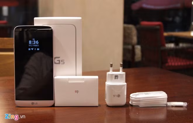 Đây là máy xách tay từ thị trường Hàn Quốc, sử dụng chip xử lý Qualcomm Snapdragon 820, RAM 4 GB. Phiên bản chính hãng tại Việt Nam nhiều khả năng sẽ dùng chip Snapdragon 652, RAM 3 GB.