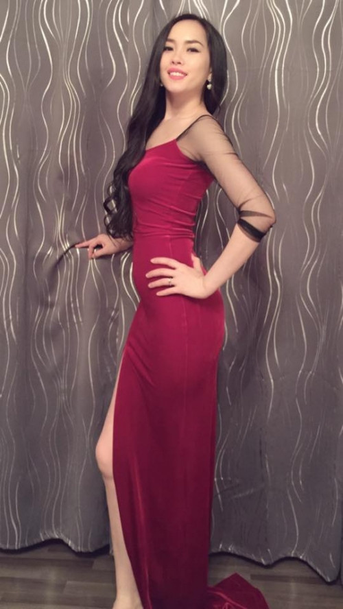 Lộ bà mẹ 3 con được mệnh danh "phá đảo" Hoa hậu Phạm Hương - Hình 2 Lo ba me 3 con duoc menh danh