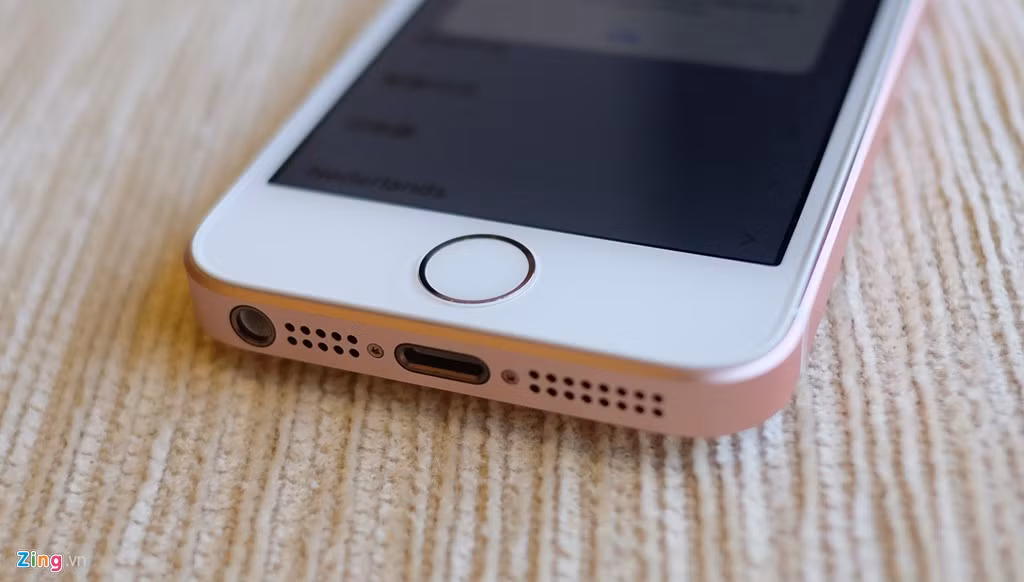 Máy dùng Touch ID đời đầu.