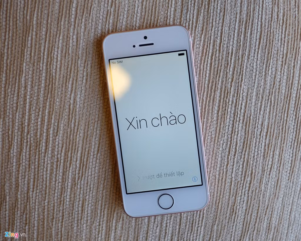 Ngày mai máy mới chính thức bán ra, nên bản iPhone SE ở Việt Nam chưa được phép active.